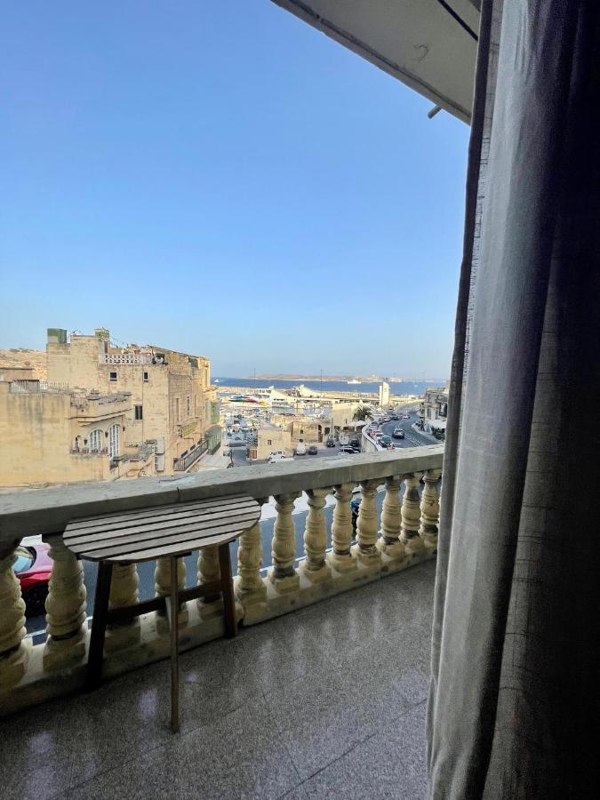 Seafront Apartment With Balcony Overlooking Marina Għajnsielem Dış mekan fotoğraf